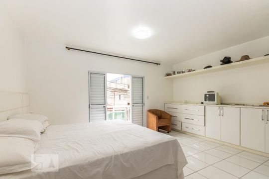 Suíte de casa para alugar com 3 quartos, 240m² em Vila Talarico, São Paulo