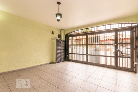 Garagem  de casa para alugar com 3 quartos, 240m² em Vila Talarico, São Paulo