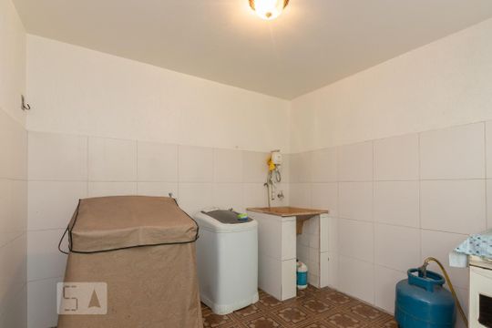 Área de serviço de casa para alugar com 3 quartos, 240m² em Vila Talarico, São Paulo