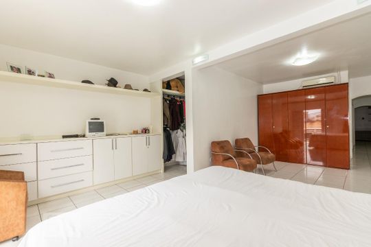 Casa para alugar com 3 quartos, 240m² em Vila Talarico, São Paulo