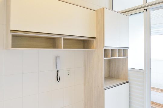 Cozinha - Armários de apartamento para alugar com 2 quartos, 55m² em Jardim Tupanci, Barueri