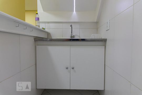 Cozinha de apartamento para alugar com 1 quarto, 25m² em Bela Vista, São Paulo