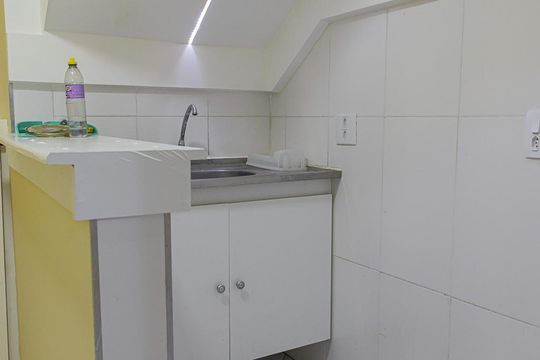 Cozinha de apartamento para alugar com 1 quarto, 25m² em Bela Vista, São Paulo
