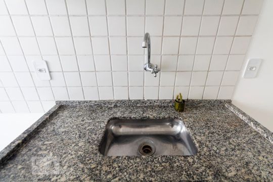 Cozinha de kitnet/studio para alugar com 1 quarto, 28m² em Vila do Encontro, São Paulo