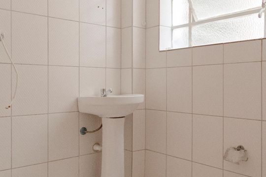 Banheiro de kitnet/studio para alugar com 1 quarto, 42m² em Centro Histórico de São Paulo, São Paulo