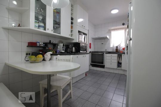 Cozinha de apartamento para alugar com 4 quartos, 170m² em Vila Suzana, São Paulo