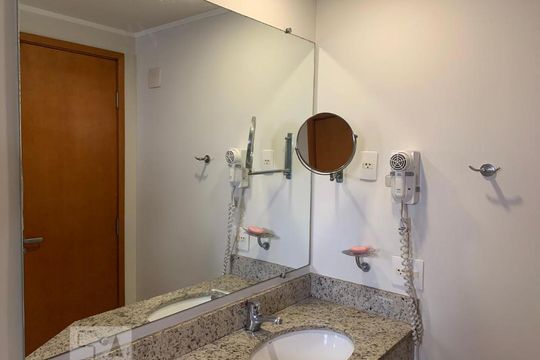 Banheiro de apartamento à venda com 1 quarto, 28m² em Vila Clementino, São Paulo