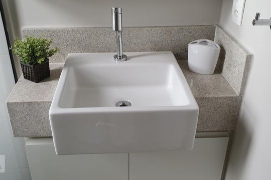 Banheiro de kitnet/studio para alugar com 1 quarto, 42m² em Campo Belo, São Paulo