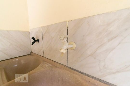 Pia da Área de Serviço de casa para alugar com 4 quartos, 95m² em Ceilândia Sul (ceilândia), Brasília