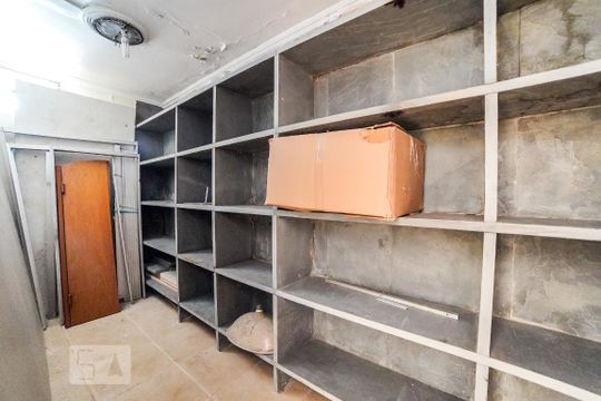 Depósito 2 de casa à venda com 3 quartos, 300m² em Vila Maria Alta, São Paulo