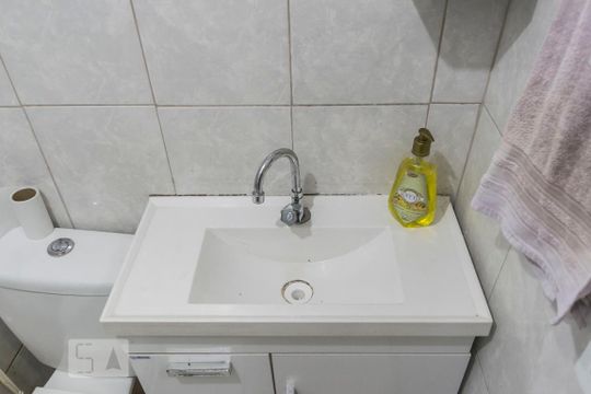 Banheiro de apartamento para alugar com 3 quartos, 62m² em Jardim Santa Emilia, São Paulo