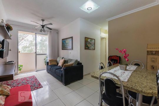 Apartamento para alugar com 3 quartos, 62m² em Jardim Santa Emilia, São Paulo