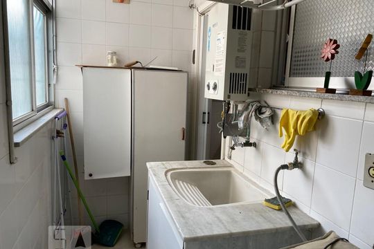 Área de Serviço de apartamento para alugar com 2 quartos, 73m² em Santa Rosa, Niterói