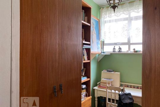Quarto de Serviço de apartamento para alugar com 2 quartos, 73m² em Santa Rosa, Niterói