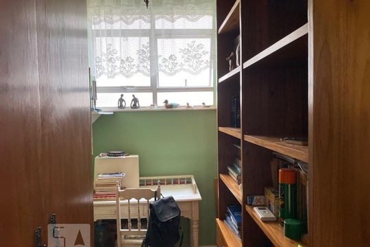 Quarto de Serviço de apartamento para alugar com 2 quartos, 73m² em Santa Rosa, Niterói