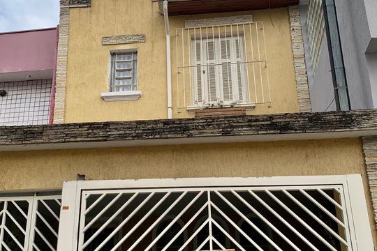 Fachada de casa à venda com 3 quartos, 110m² em Mirandópolis, São Paulo