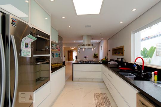 Cozinha de casa para alugar com 3 quartos, 300m² em Pacaembu, São Paulo