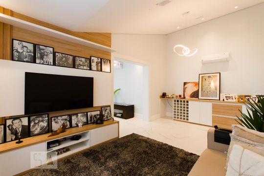 Sala de casa para alugar com 3 quartos, 300m² em Pacaembu, São Paulo