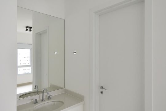 Banheiro de kitnet/studio para alugar com 1 quarto, 35m² em Sumarezinho, São Paulo