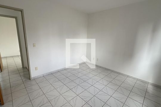 Quarto 2 de apartamento para alugar com 2 quartos, 56m² em Residencial Eldorado, Goiânia