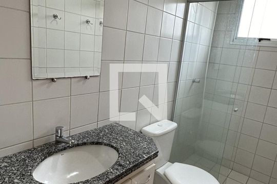 Banheiro de apartamento para alugar com 2 quartos, 56m² em Residencial Eldorado, Goiânia