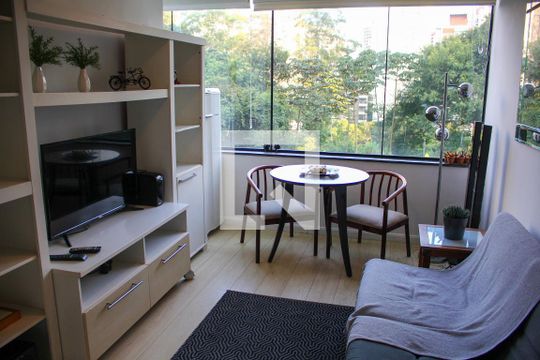 Kitnet/Studio para alugar com 1 quarto, 40m² em Paraíso do Morumbi, São Paulo