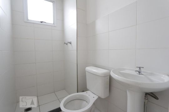 Banheiro Social de apartamento para alugar com 2 quartos, 48m² em Taquara, Rio de Janeiro