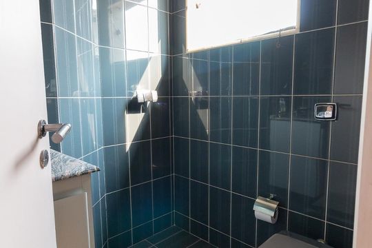 Banheiro escritório e sala de TV de casa à venda com 3 quartos, 326m² em Vila Rosália, Guarulhos