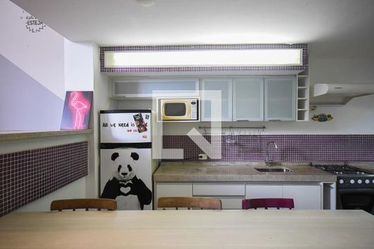 Cozinha de apartamento para alugar com 1 quarto, 60m² em Vila Tramontano, São Paulo