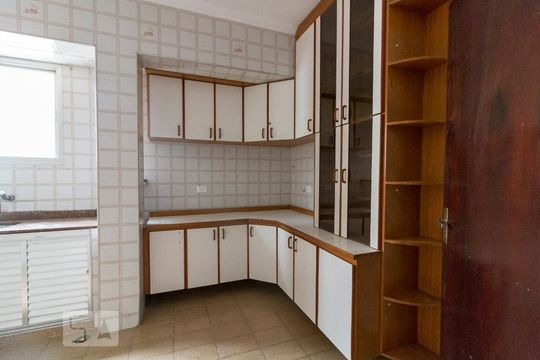 Cozinha de casa à venda com 4 quartos, 450m² em Vila Iris, Guarulhos