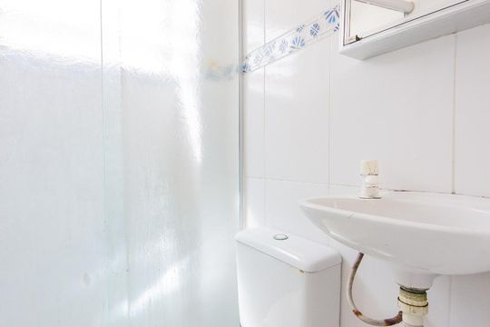 Banheiro  de apartamento à venda com 1 quarto, 35m² em Jardim Itu Sabará, Porto Alegre