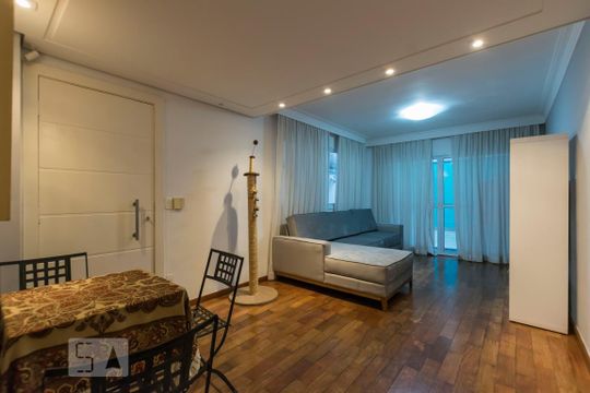 1o. Andar - Sala de casa à venda com 3 quartos, 200m² em Aclimação, São Paulo