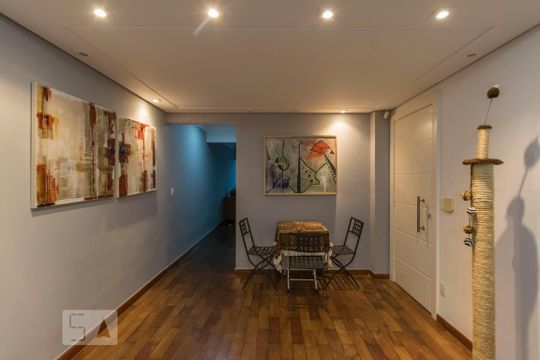 1o. Andar - Sala de casa à venda com 3 quartos, 200m² em Aclimação, São Paulo