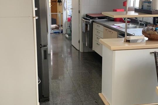 Cozinha de apartamento à venda com 4 quartos, 263m² em Vila Suzana, São Paulo