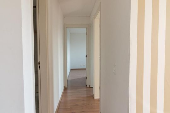 Corredor de apartamento à venda com 3 quartos, 60m² em Jardim Las Vegas, Guarulhos