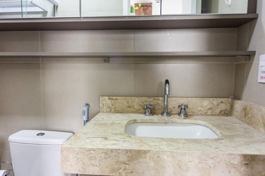 Banheiro de kitnet/studio para alugar com 1 quarto, 32m² em Centro, Osasco