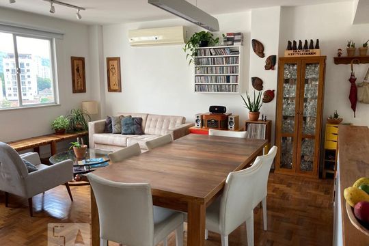 Sala de apartamento à venda com 2 quartos, 100m² em Grajaú, Rio de Janeiro