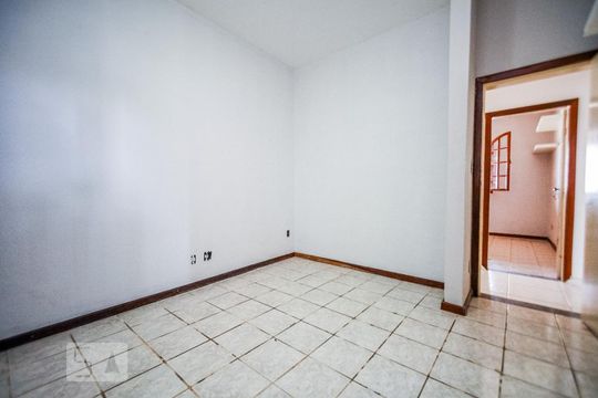 Quarto 2 de casa à venda com 4 quartos, 180m² em Esplanada, Belo Horizonte