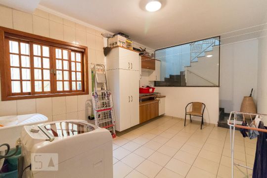 Área de serviço de casa para alugar com 4 quartos, 380m² em Vila Rosália, Guarulhos