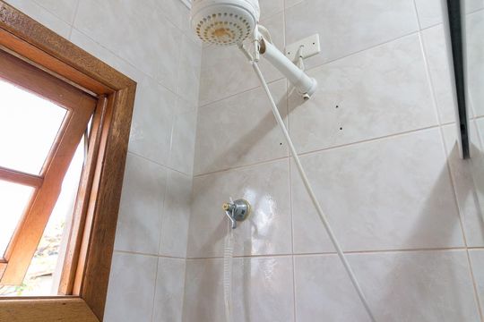 Banheiro quarto 4 suíte - chuveiro de casa para alugar com 4 quartos, 380m² em Vila Rosália, Guarulhos