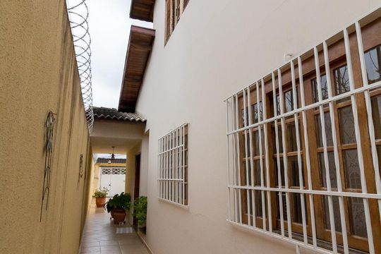 Área externa lateral de casa para alugar com 4 quartos, 380m² em Vila Rosália, Guarulhos