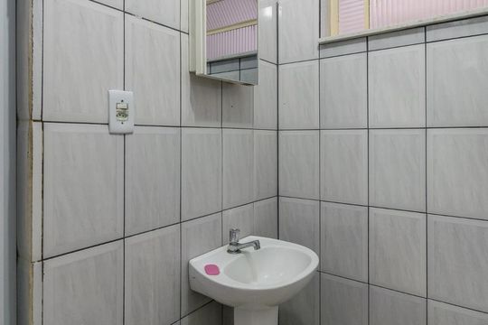 Banheiro de casa para alugar com 1 quarto, 50m² em Irajá, Rio de Janeiro