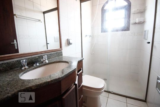 Banheiro de casa à venda com 4 quartos, 156m² em Jabaquara, São Paulo
