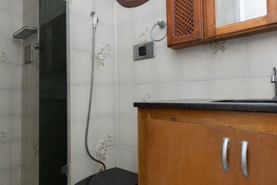 BANHEIRO SOCIAL de apartamento para alugar com 3 quartos, 73m² em Fátima, Niterói