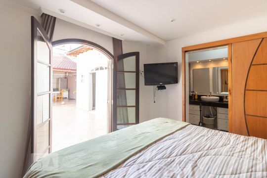 Suíte de casa para alugar com 3 quartos, 250m² em Vila Primavera, São Paulo
