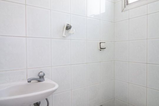 Banheiro de Serviço de apartamento para alugar com 2 quartos, 89m² em Alto da Lapa, São Paulo