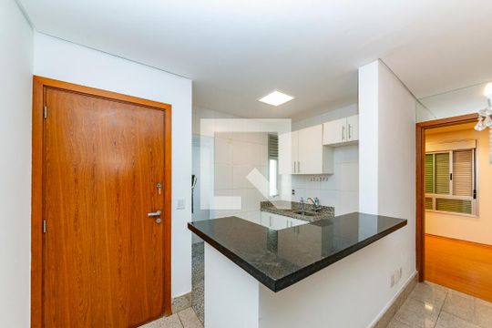 Cozinha de apartamento à venda com 2 quartos, 60m² em Belvedere, Belo Horizonte