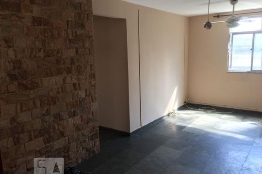 Sala de apartamento para alugar com 2 quartos, 50m² em Taquara, Rio de Janeiro