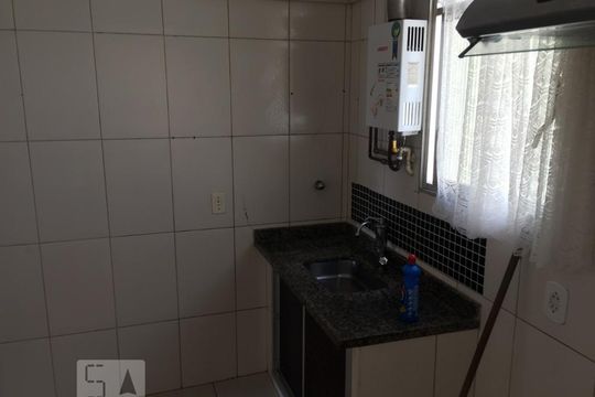 Cozinha de apartamento para alugar com 2 quartos, 50m² em Taquara, Rio de Janeiro