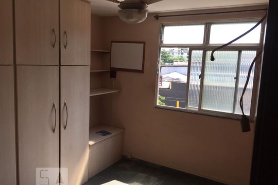 Quarto 1 de apartamento para alugar com 2 quartos, 50m² em Taquara, Rio de Janeiro